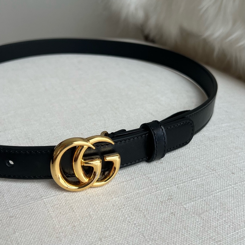 GUCCI Thin Leather Belt w/ Shiny Buckle